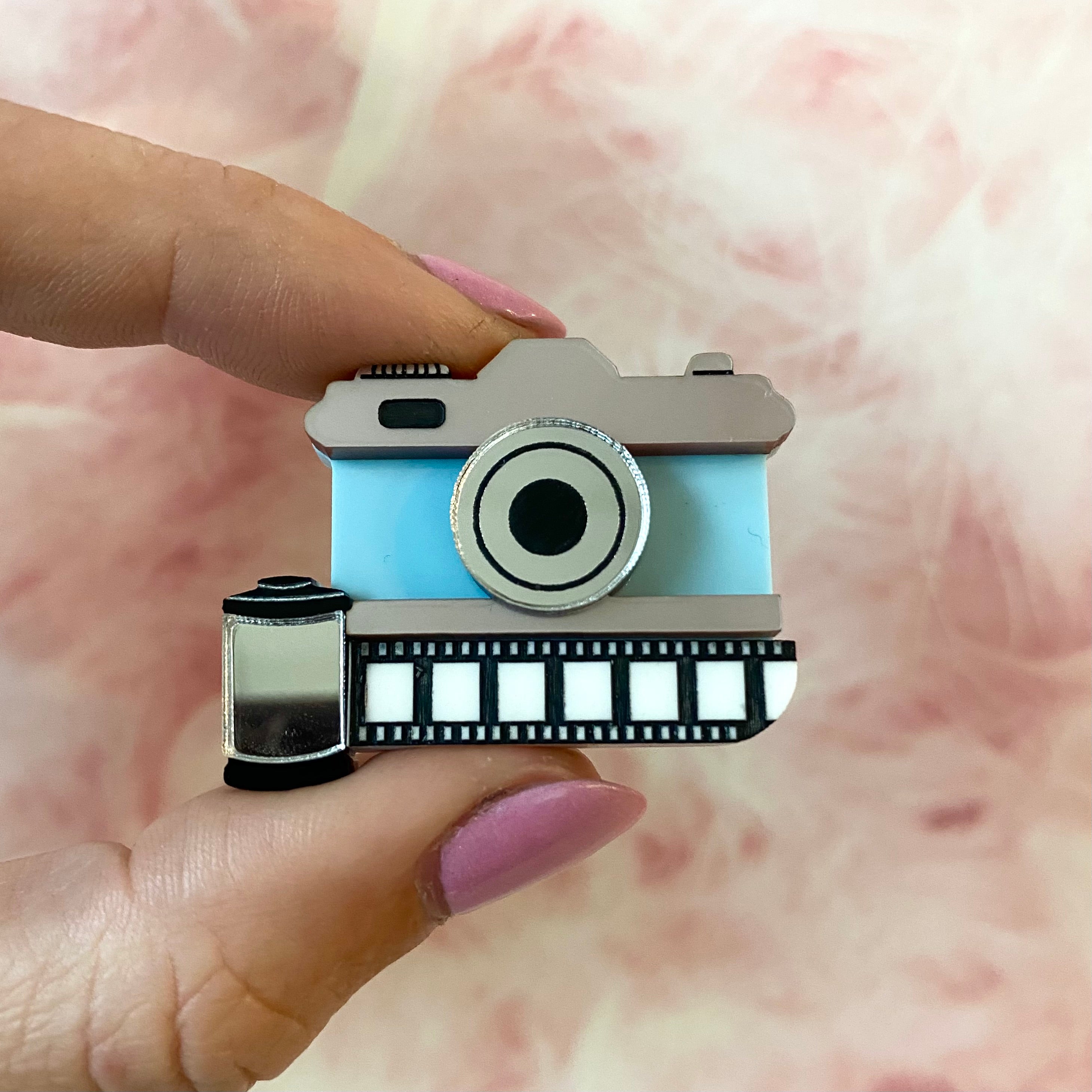 Mini Brooch Treasure Pull