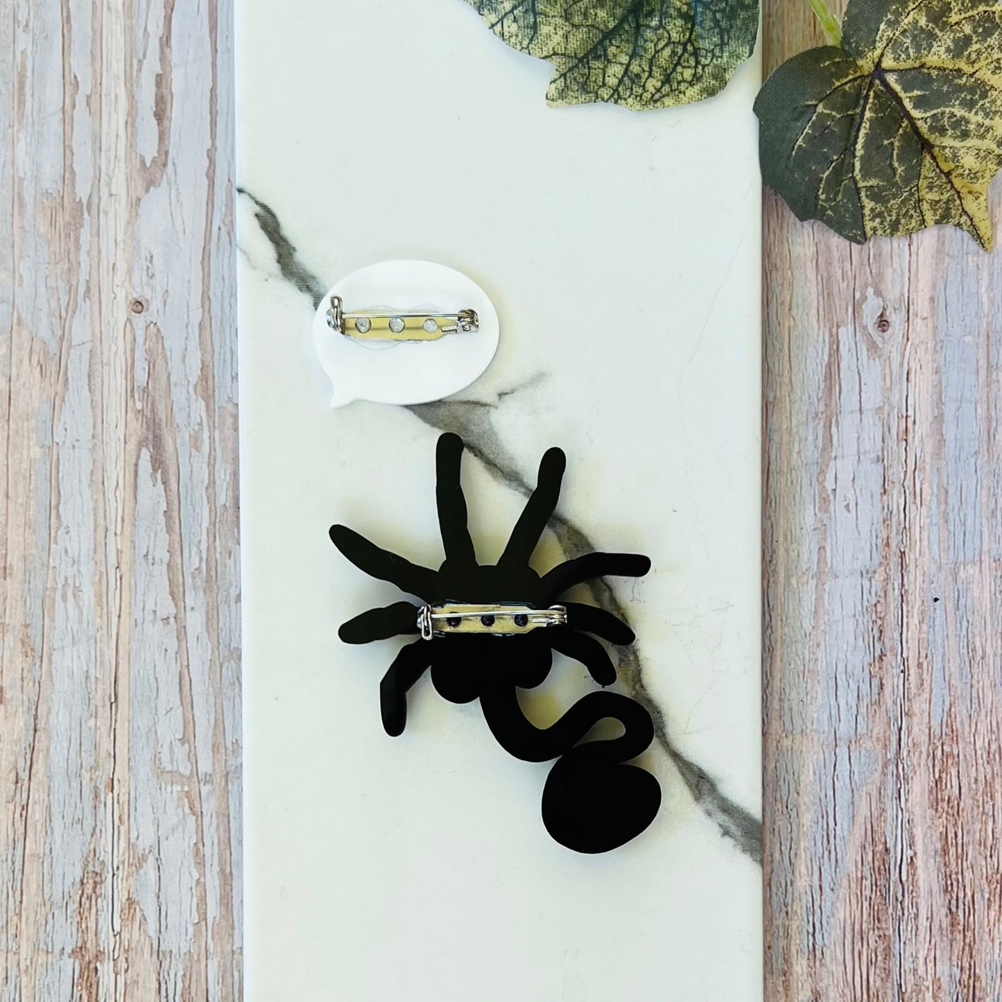 Facehugger Brooch set
