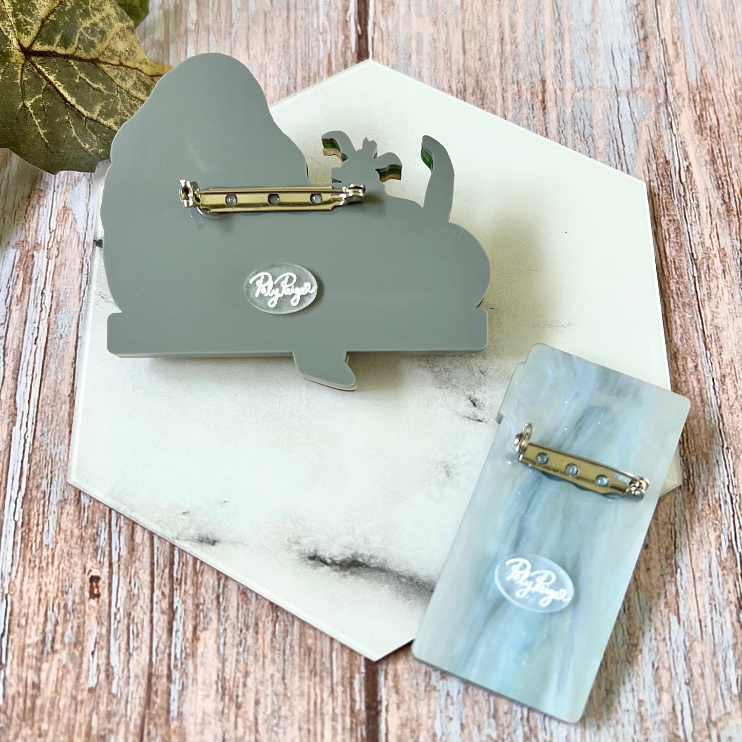 Captive Brooch Set