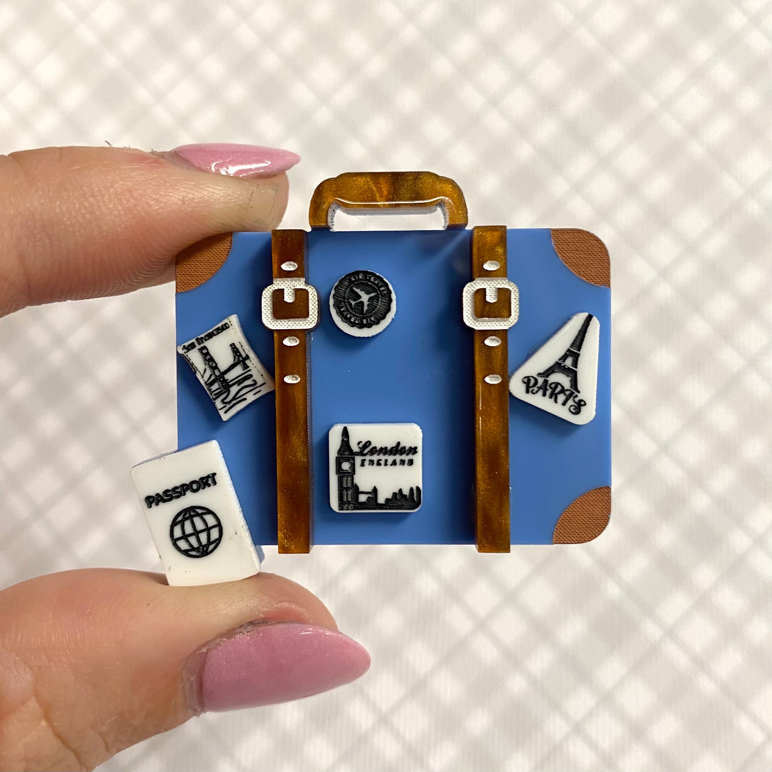 Mini Brooch Treasure Pull